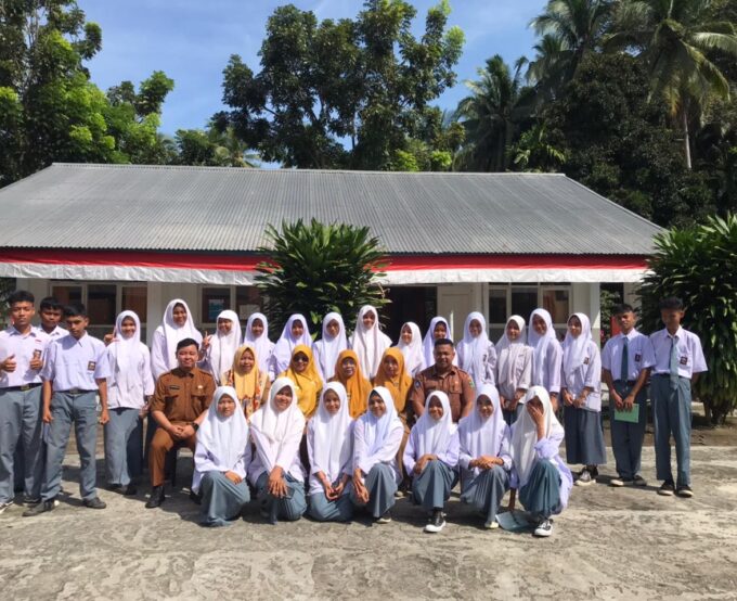Mendekatkan Diri pada Sastra: Diskusi Buku dan Klub Penulis di Sekolah