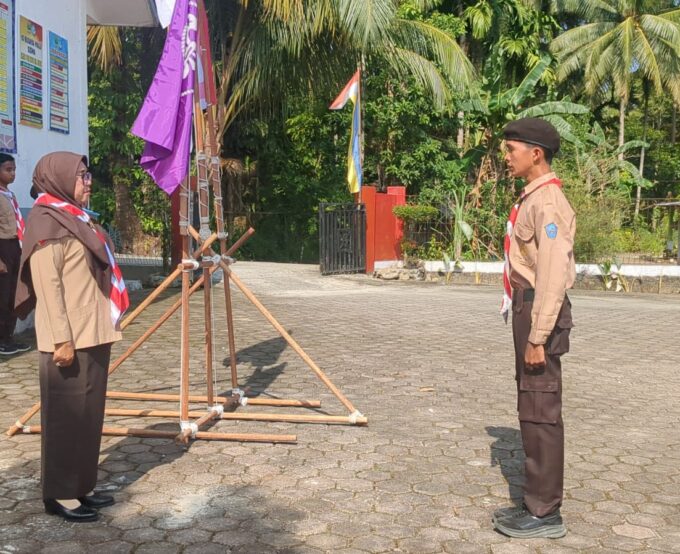 Pelantikan Anggota Pramuka Ambalan Habibi dan Ainun